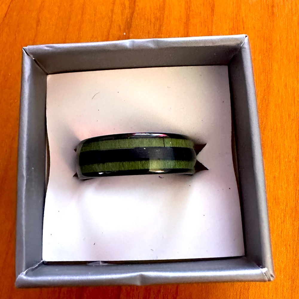 NIB Men’s Size 12 Black and Green Ring